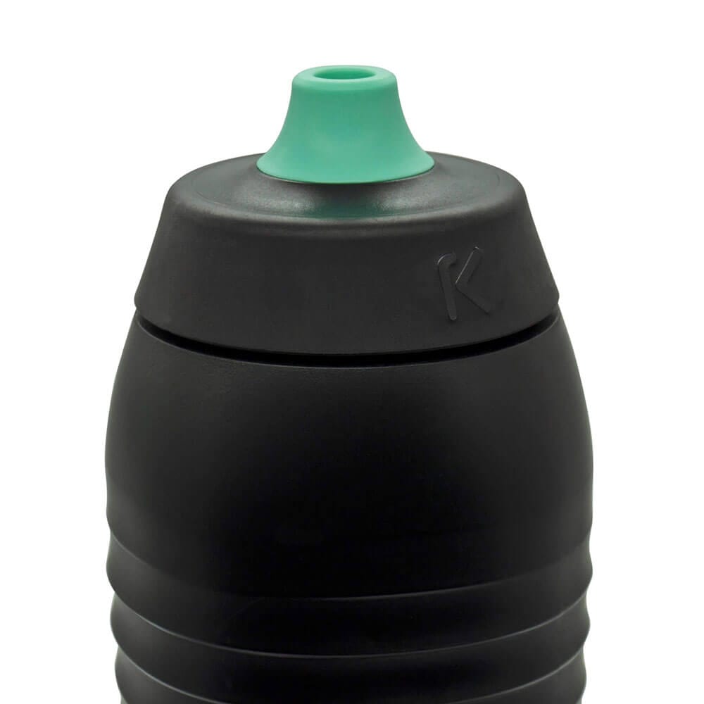 Schwarze Keego Trinkflasche mit Easy Clean Noppe aus reinem Silikon celestial mint