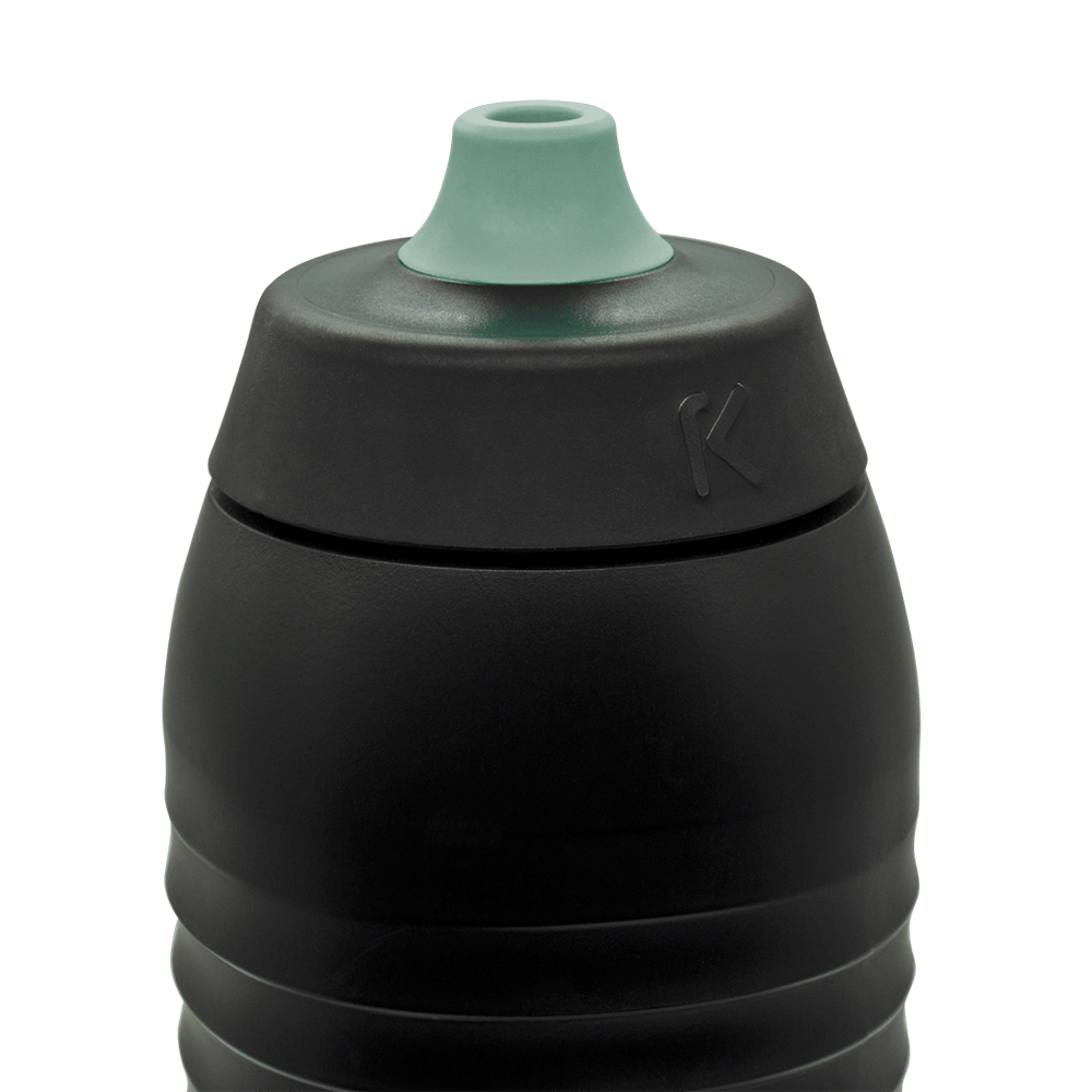 Schwarze Keego Trinkflasche mit Easy Clean Noppe aus reinem Silikon gravel green