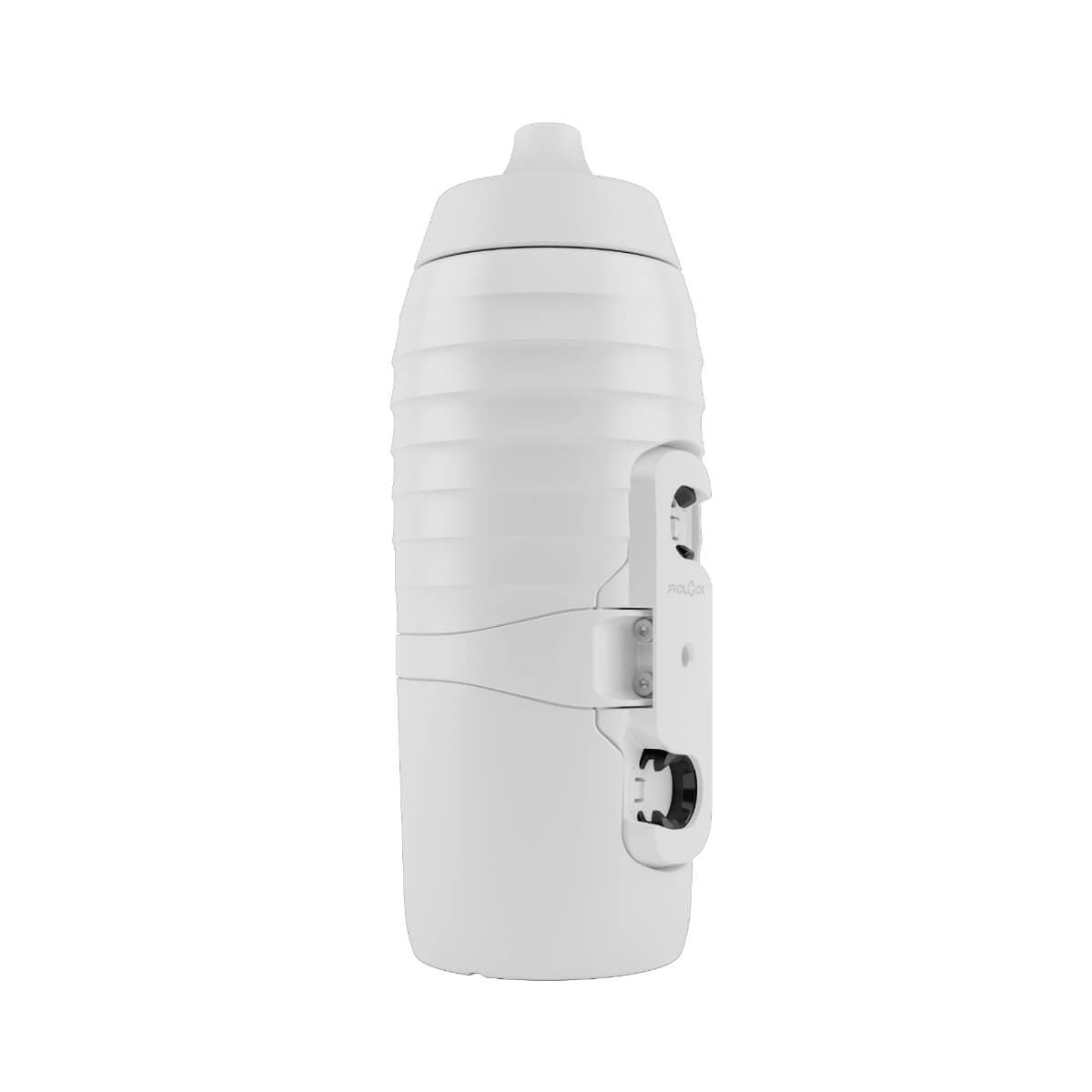 Die weisse Fahrradflasche TWIST x KEEGO 0.6L aufrecht mit den uni connector sichtbar