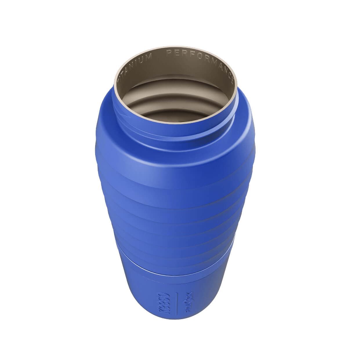 Die blaue Fahrradflasche TWIST x KEEGO 0.6L ist aufrecht ohne Kappe und man kann das reine Titan im Inneren sehen