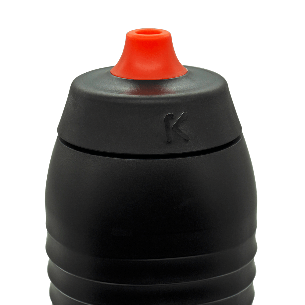 Schwarze Keego Trinkflasche mit Easy Clean Noppe aus reinem Silikon mars red