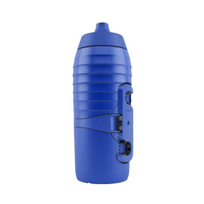 Blaue Fahrradflasche TWIST x KEEGO 0.6L aufrecht mit den uni connector sichtbar